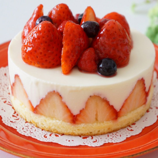 Fresh Strawberry Pastry Cake
