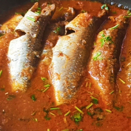 Kattiparugulu fish curry